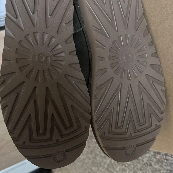 Ugg boots Classic Suede Shearling Boots - Olive - Picture 10 of 14